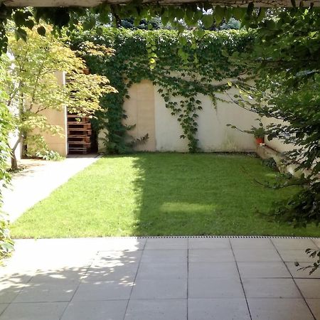 Apartment With Garden In City Center クラクフ エクステリア 写真