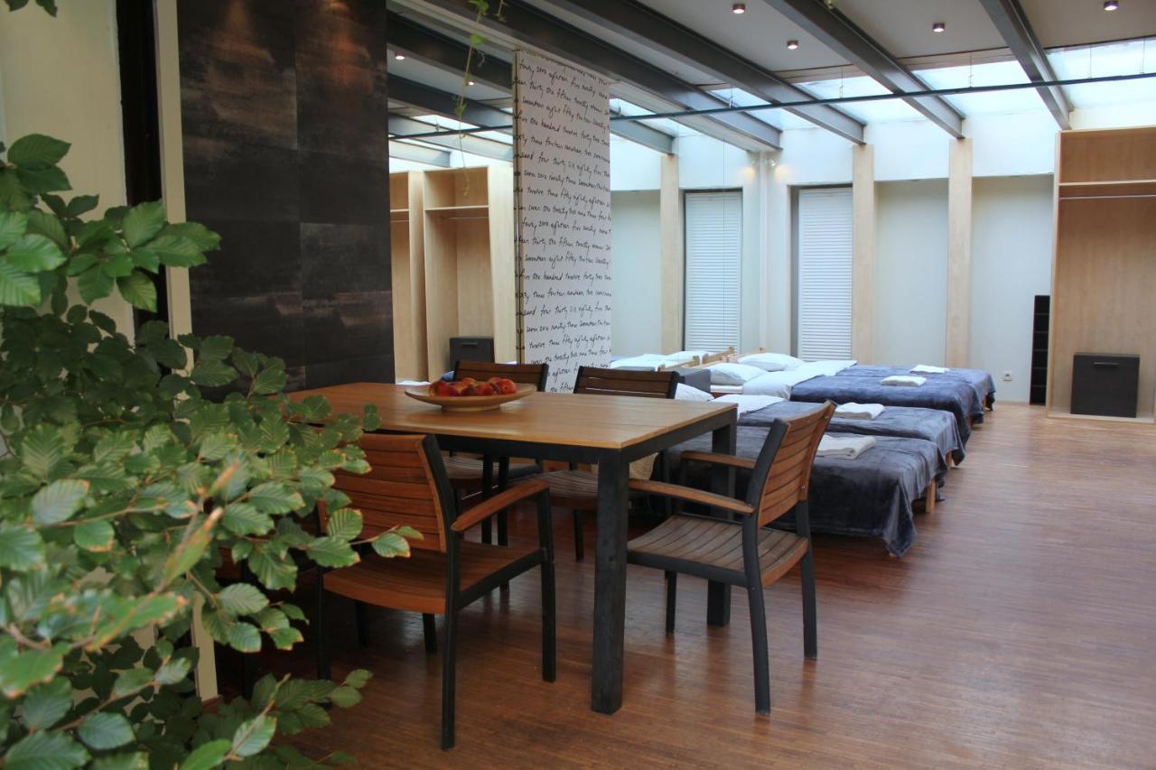 Apartment With Garden In City Center クラクフ エクステリア 写真