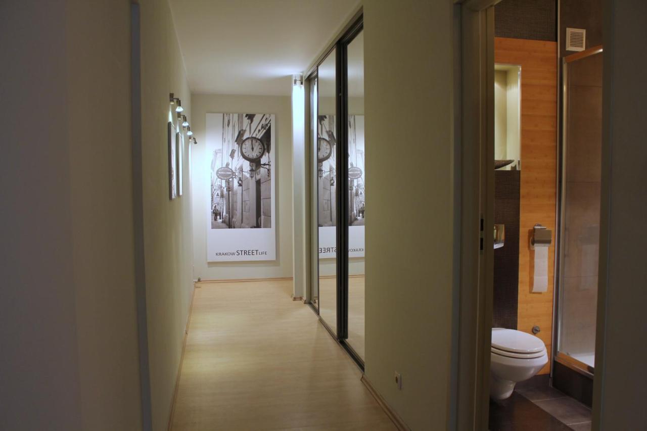 Apartment With Garden In City Center クラクフ エクステリア 写真