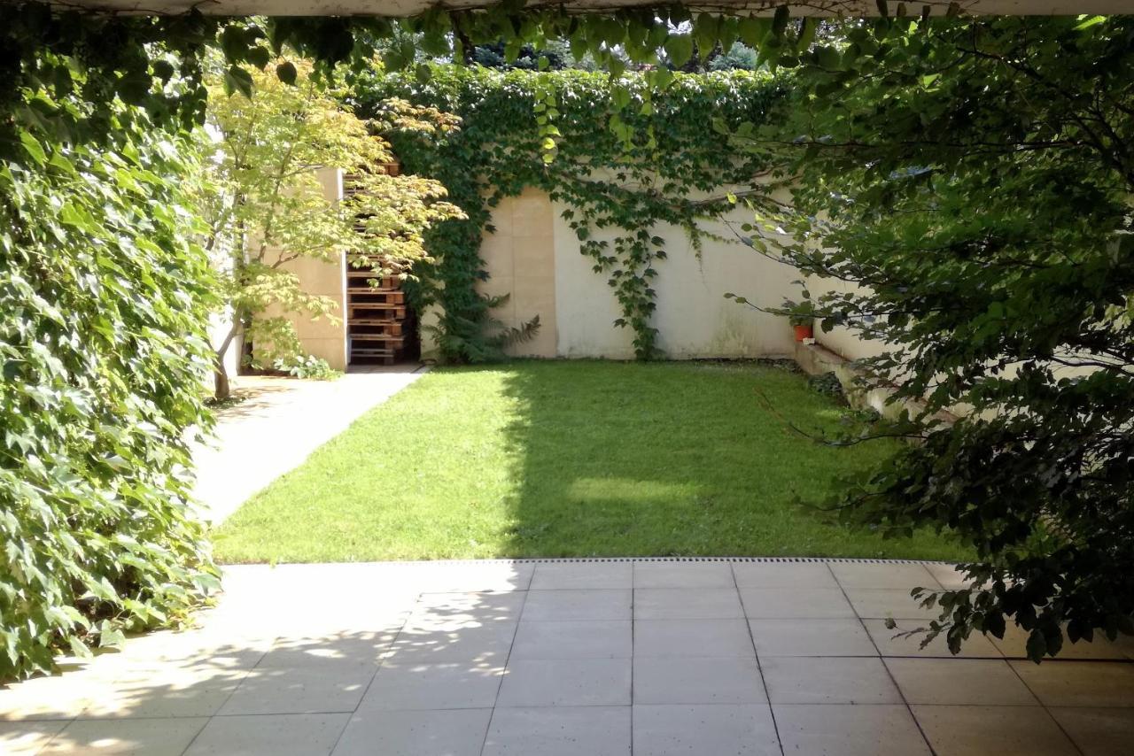 Apartment With Garden In City Center クラクフ エクステリア 写真